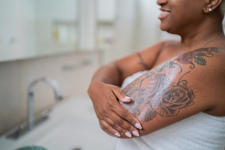 Cuidados com a Tatuagem: dicas e produtos para uma tatuagem saudável - DERMATUS 